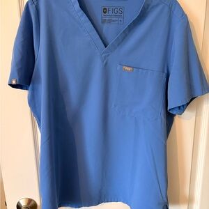 FIGS Women’s Catarina V-Neck Scrub Top in Ciel Blue